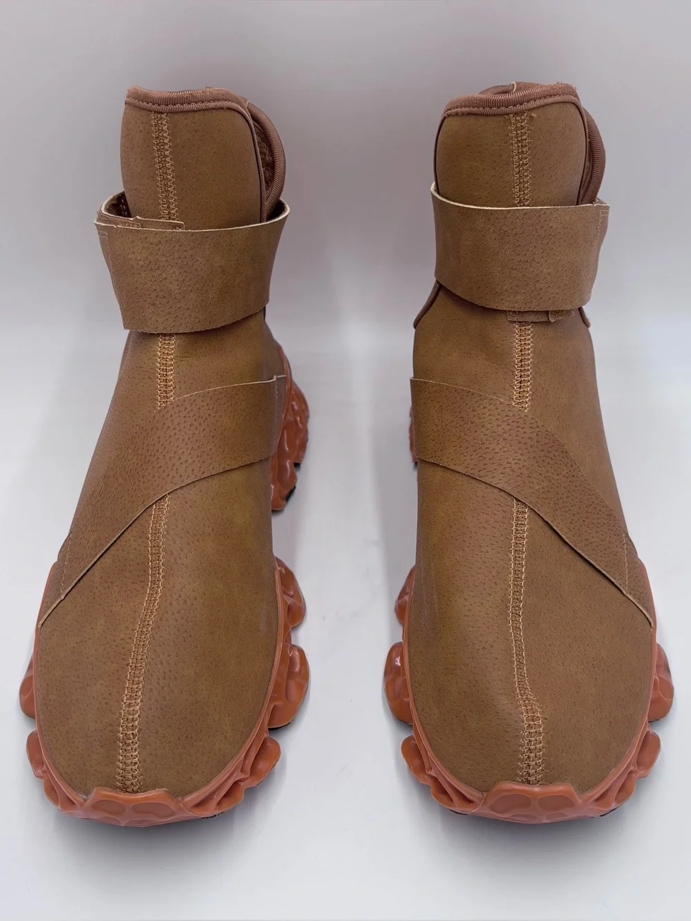 NWOT! COMANIER DESING! THE ORIG! FURY THE KING, BROWN/ORANGE! SZ 46/ US 12.5